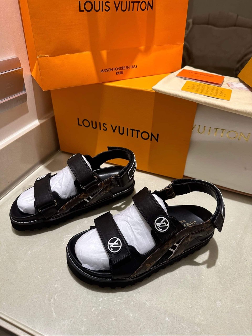 Louis Vuitton Paseo Flat Comfort Sandals Black 1Ab0Xt view 7
