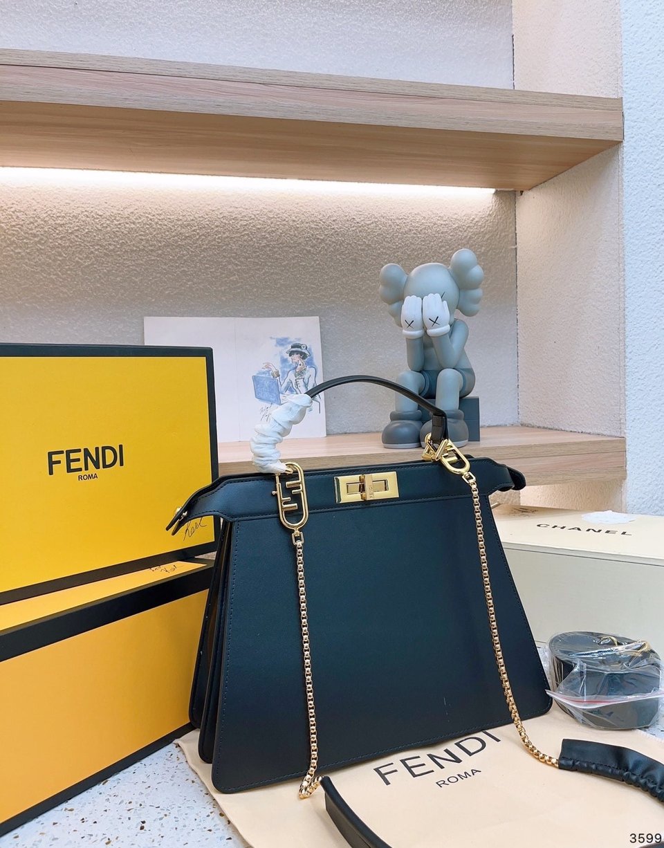 Fendi Peekaboo Iseeu Petite Black 32Cm view 11