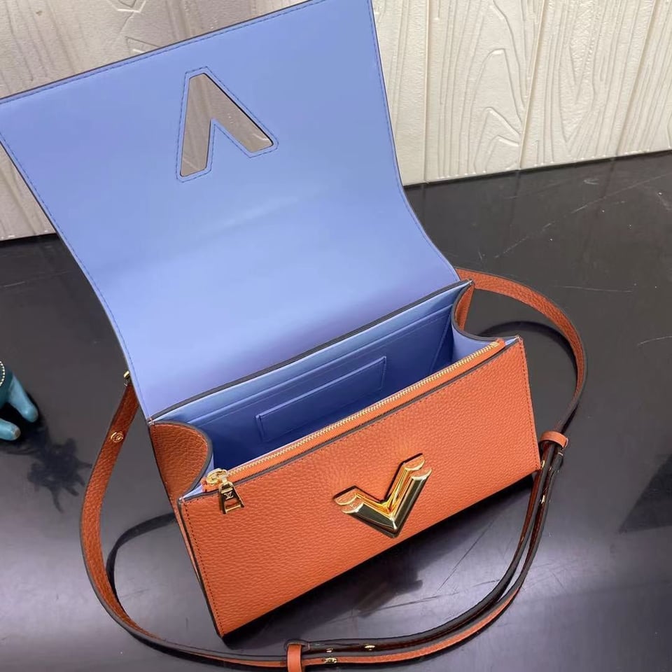 Louis Vuitton Twist One Handle Pm 25Cm Brown view 7