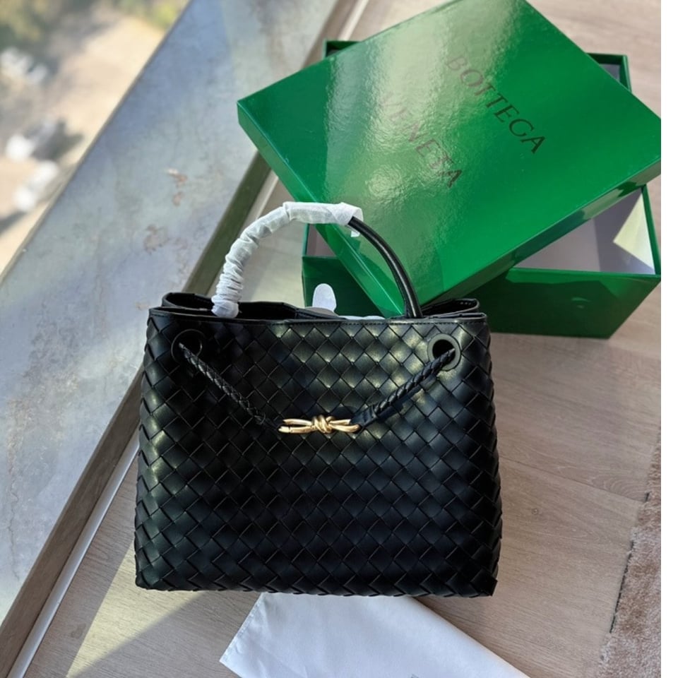Bottega Veneta Andiamo Leather Top Handle Bag Black 25Cm view 3