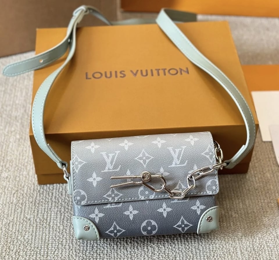 Louis Vuitton Steamer Wearable Wallet M11543 view 6