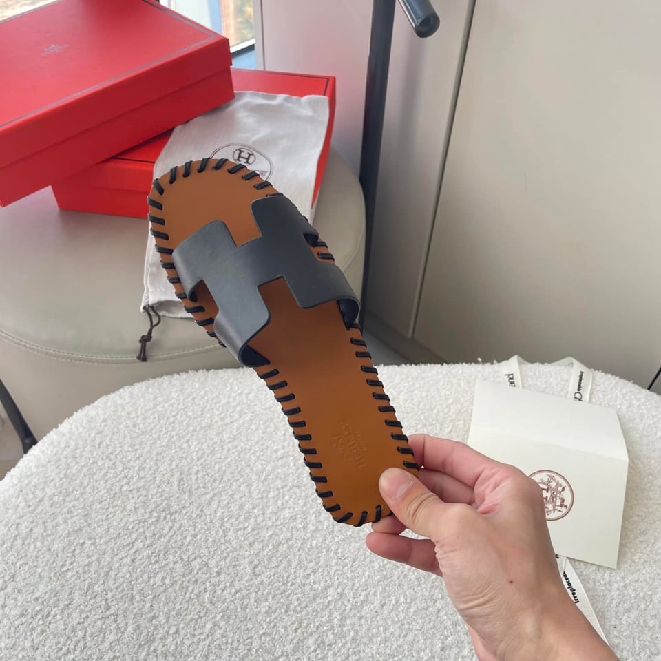 Herm?S Oran Sandals Stitching In Black And Brown view 7