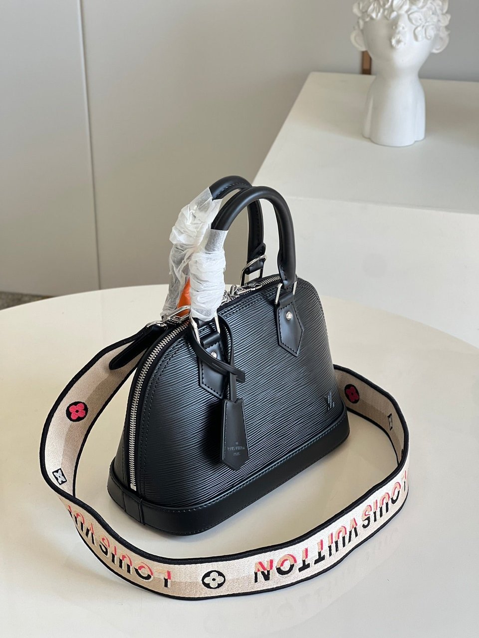 Louis Vuitton Alma Bb 23Cm Black view 8