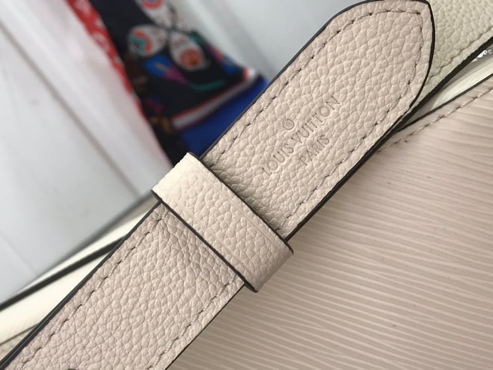 Louis Vuitton Marelle 25Cm Quartz White M80688 view 8