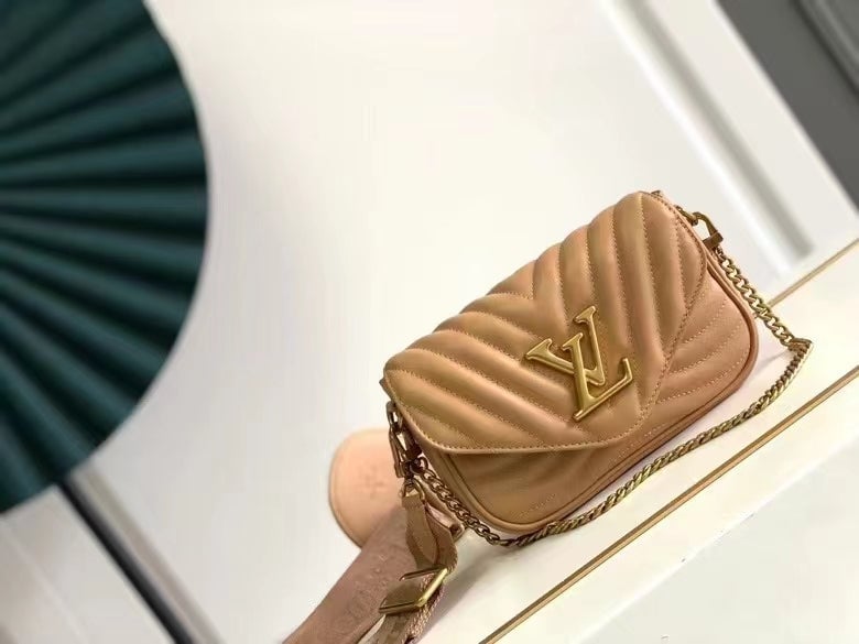 Louis Vuitton New Wave Multi Pochette 19Cm Beige view 4