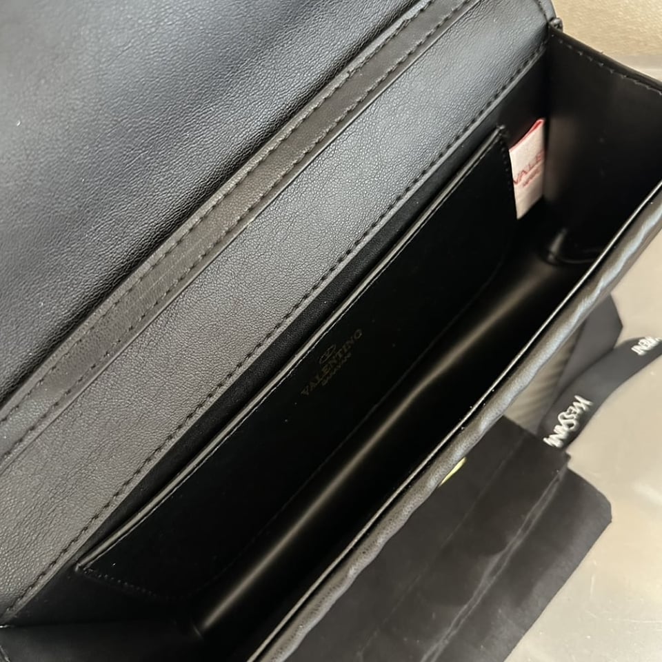 Valentino Garavani Locò Shoulder Bag In Black 27Cm 5W2B0K30Szg 0No view 5