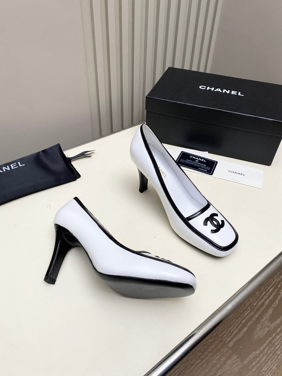 Chanel Siyah Beyaz Deri Kadın Babet White view 3