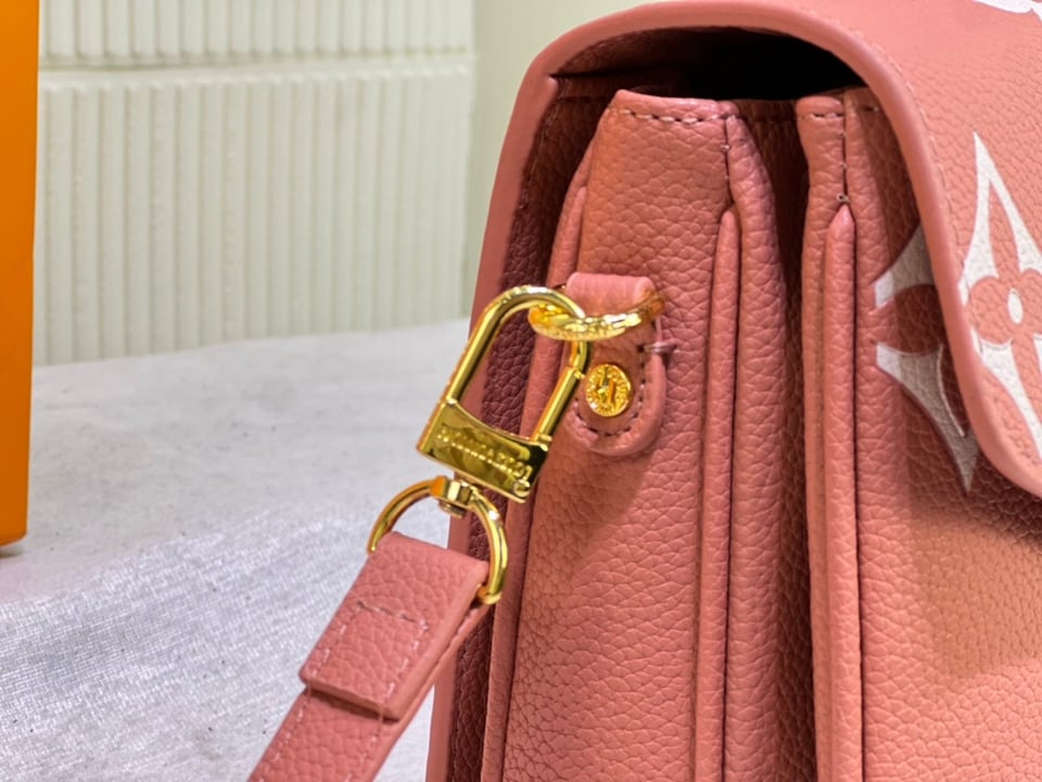 Louis Vuitton Pochette Metis Dark Pink 25Cm view 3