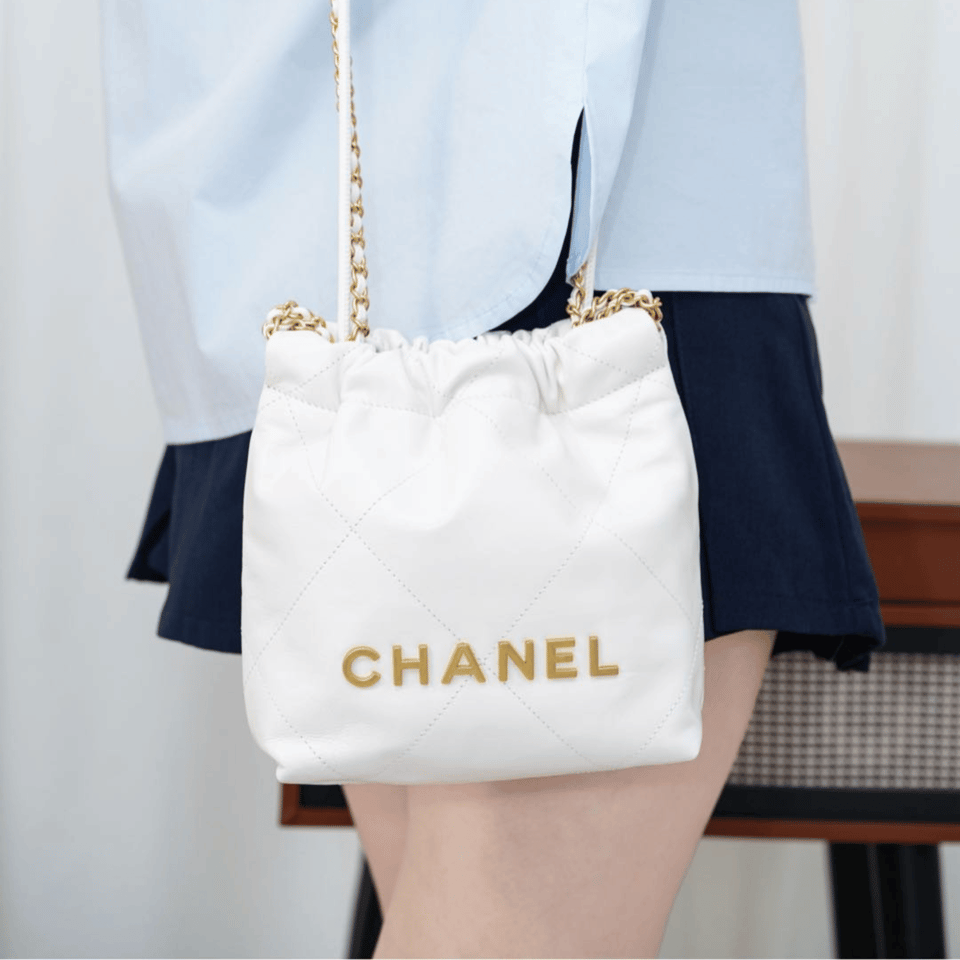 Chanel Pearl Chain White Mini Vintage Gold Bag 20cm/7.9in view 3