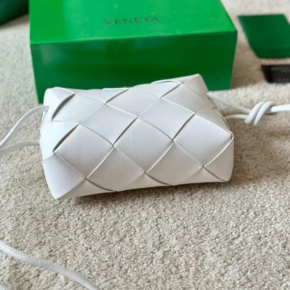 Bottega Veneta Small Camera Bag Mxn 52 400 White 18Cm view 7