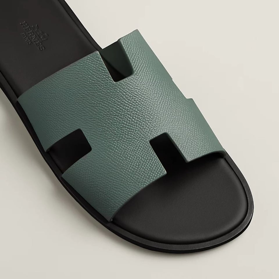 Hermes Izmir Sandal Vert Cèdre / Marron Ébène Color Calfskin H221824ZHVC420 view 5