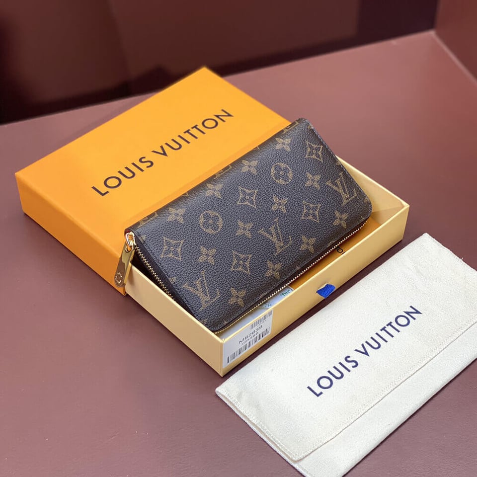 Louis Vuitton Monogram Vivienne Skating Zippy Wallet view 4