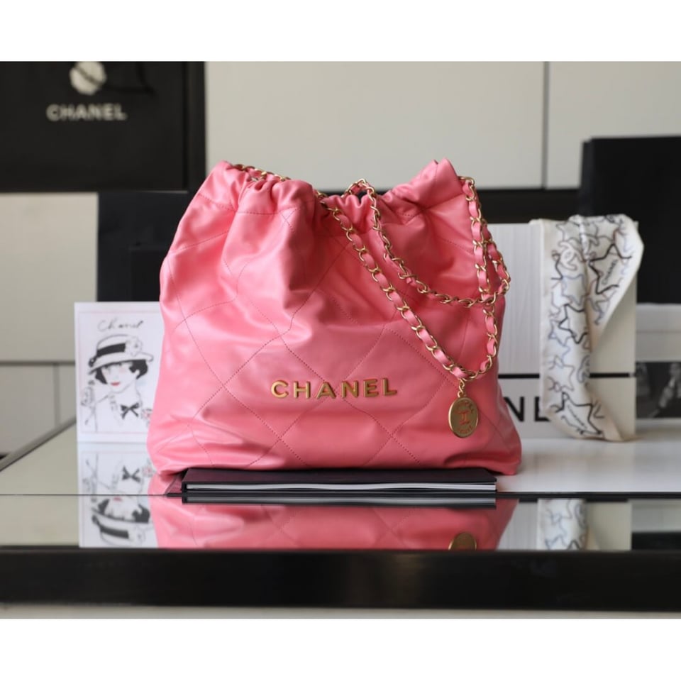 Chanel 22 Handbag in Shiny Calfskin 46cm view 10