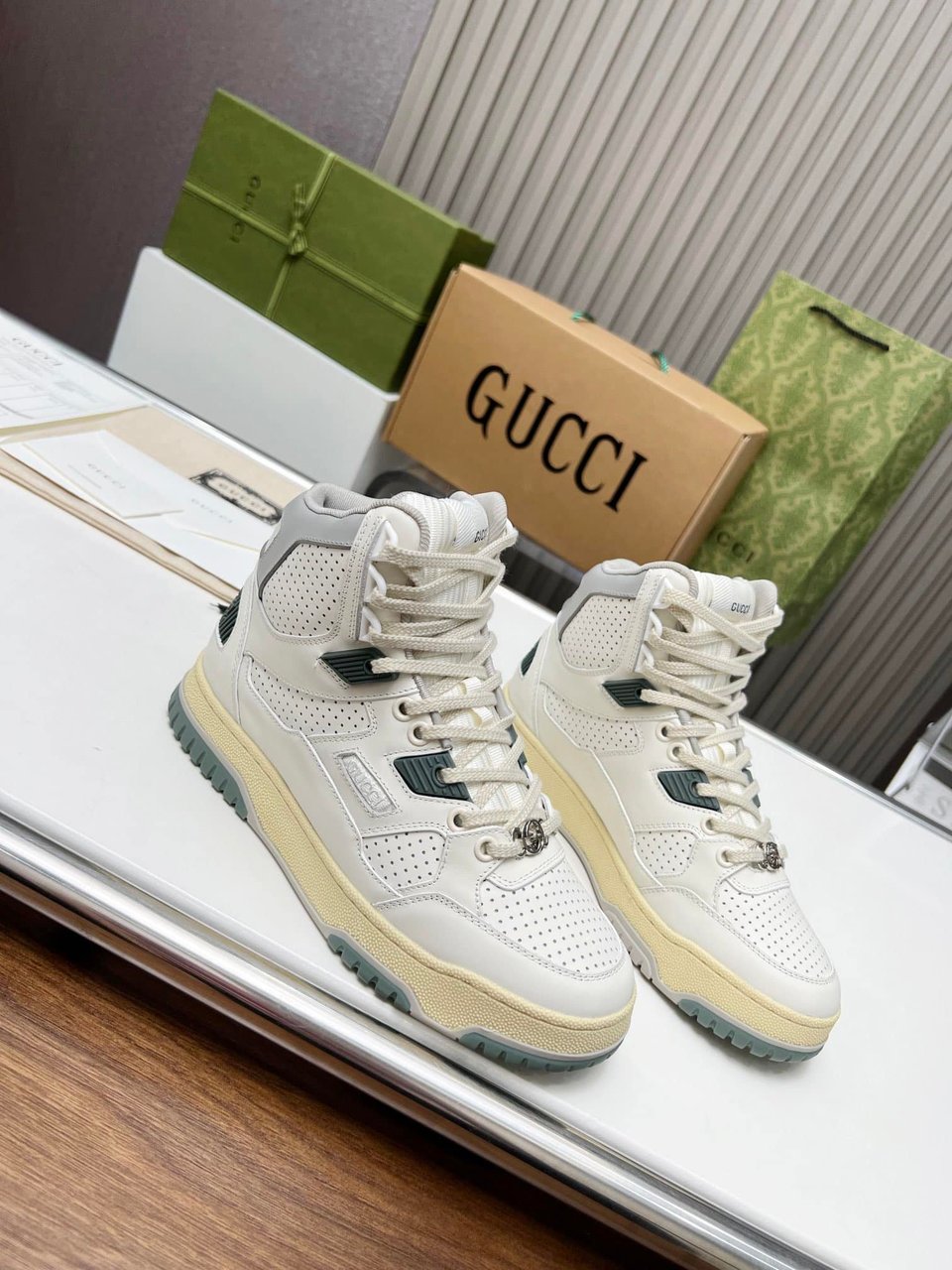 Gucci Women’S High Top Distressed Effect Sneaker White 765437 Aacv6 9161 view 6