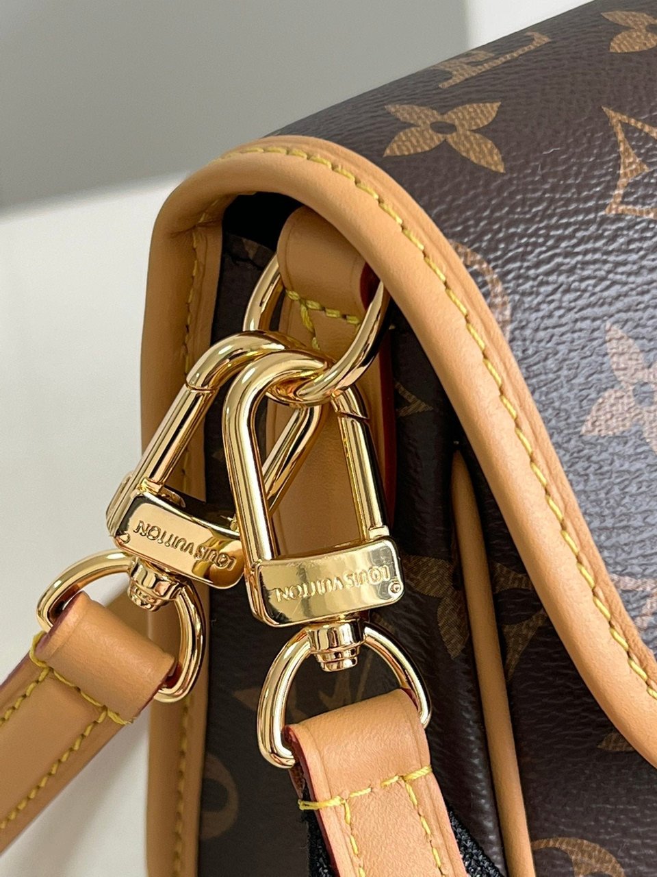 Louis Vuitton Diane Black 24cm/9.4in view 7