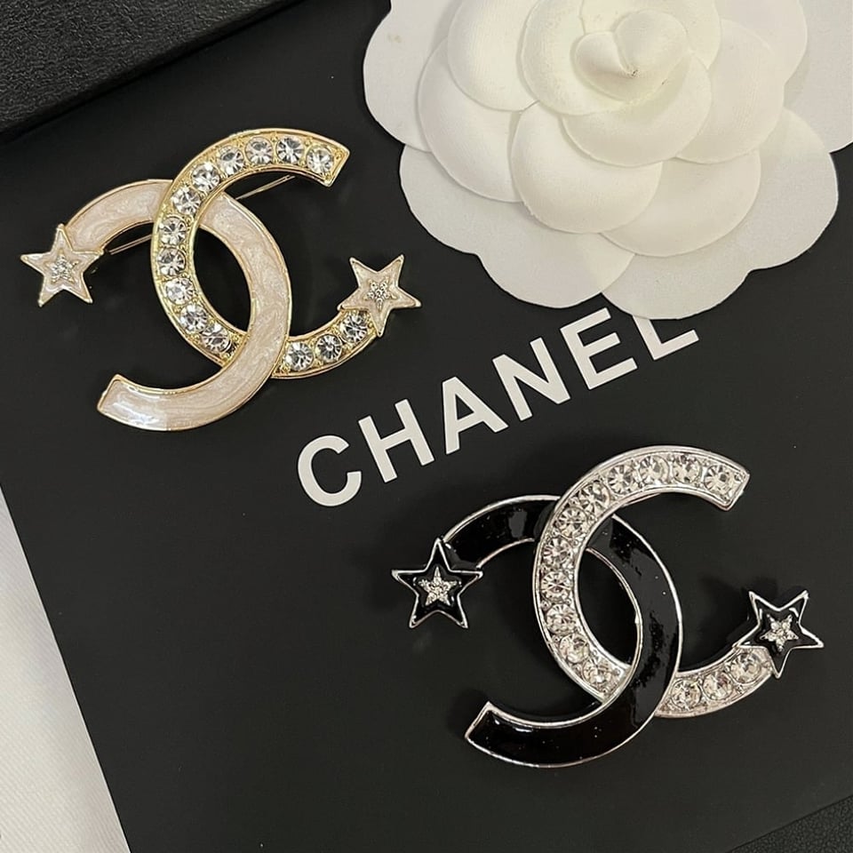 Chanel Cc Brooch Gold With Two Small Stars view 6