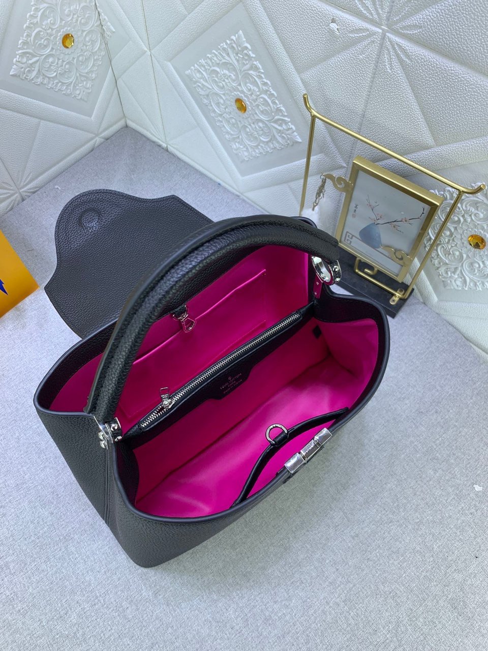 Louis Vuitton Capucines Mm Black view 10