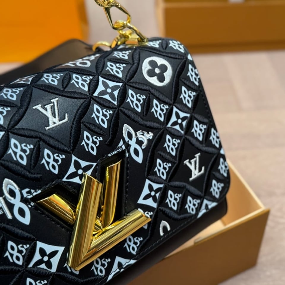 Louis Vuitton Twist Mm Monogram Jacquard Black 23Cm view 4