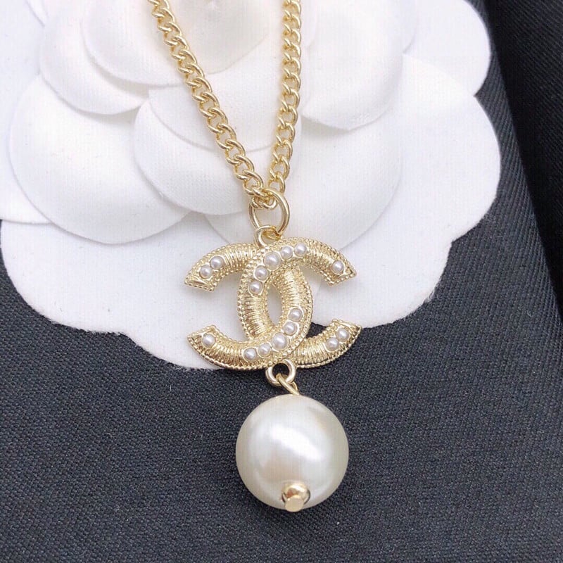 Chanel Cc Pearl Gold Necklace view 3