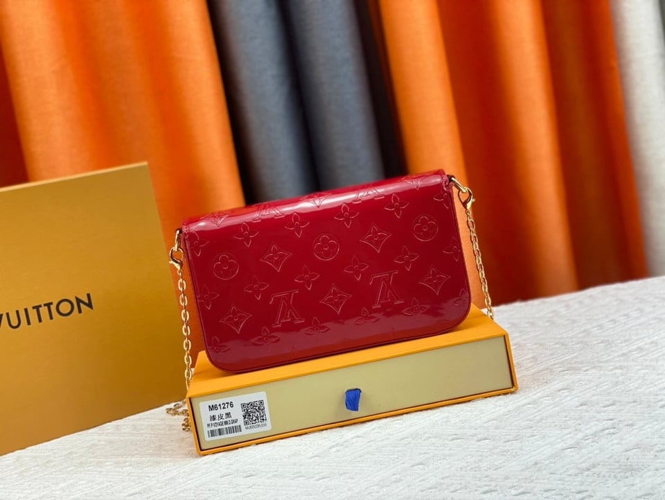 Louis Vuitton Pochette F Licie Red 21Cm view 8