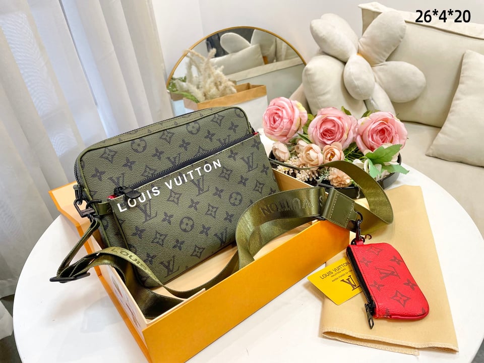 Louis Vuitton Trio Messenger Green 26Cm M23783 view 2