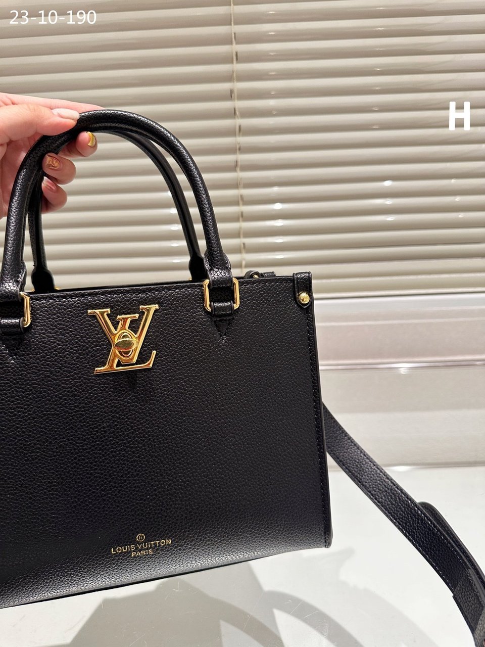 Louis Vuitton Lock Go Bags Black 25Cm M22311 view 6