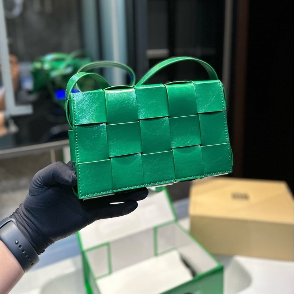 Bottega Veneta 2380 Chf Mermaid 22Cm view 3
