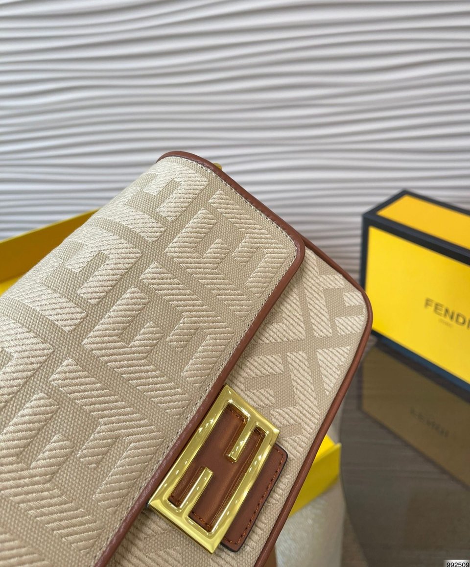 Fendi Baguette Natural Straw Bag With Ff Embroidery 26Cm view 6