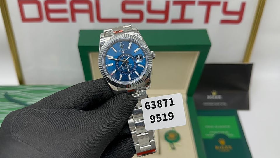 Rolex Sky-Dweller 42 mm Bright blue Dial 336934 Oyster view 3
