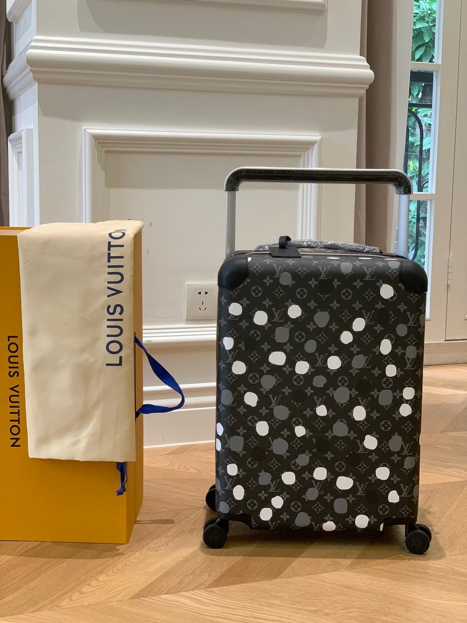 Louis Vuitton X Yayoi Kusama Horizon 55 Suitcase Grained Leather Black 55Cm view 7