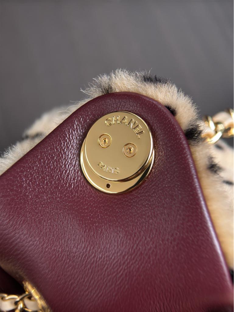 Chanel 25 Mini Métiers D’art Handbag Light Beige And Black 22cm/8.7in view 3