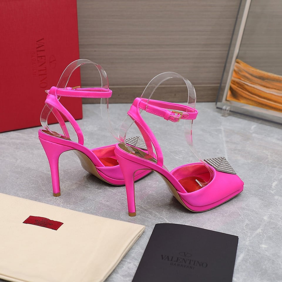 Valentino Garavani Roman Stud Block Pump Pink view 5