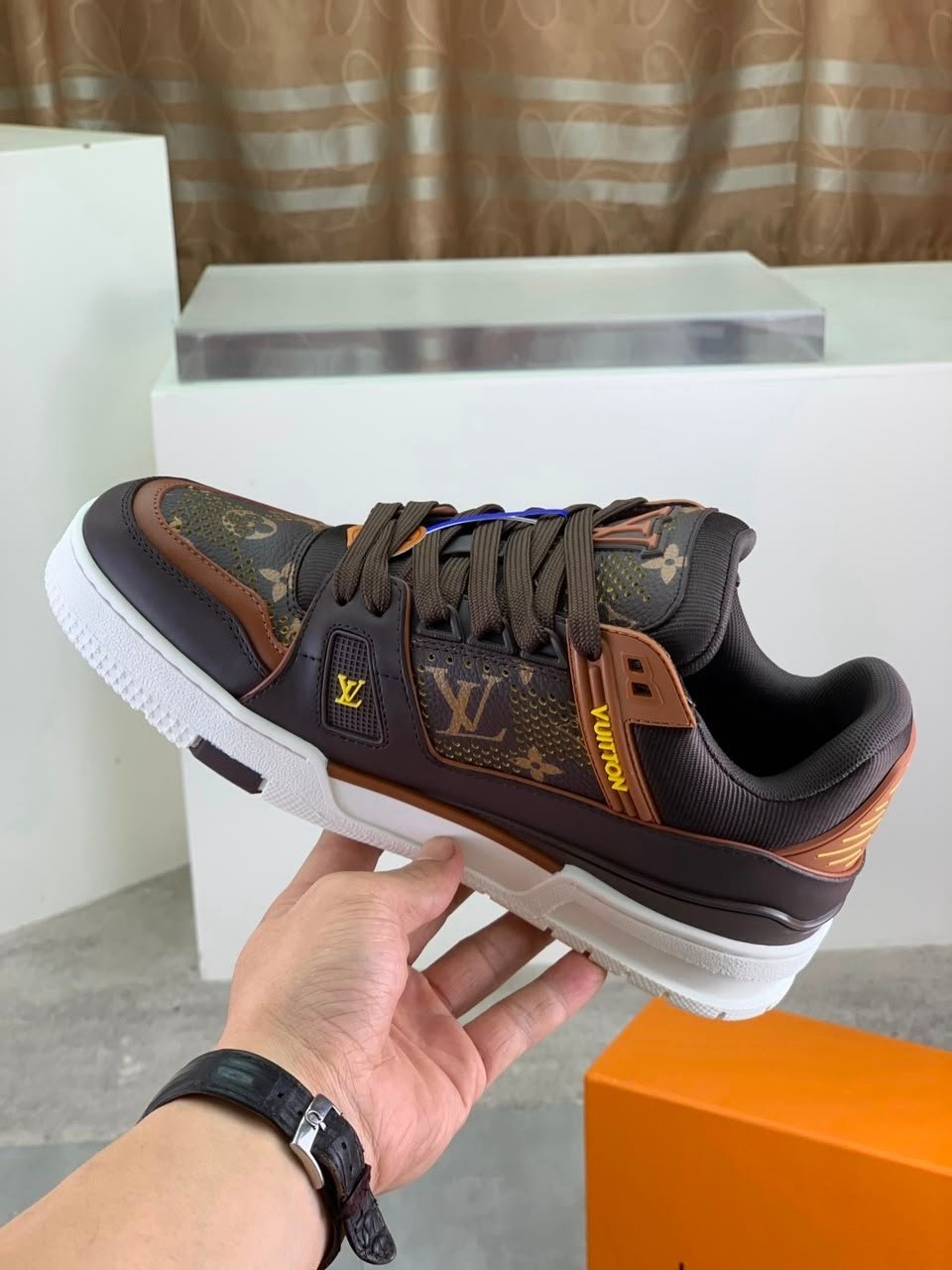 Louis Vuitton Trainer Sneakers Yellow Calfskin 1AK85Q view 4