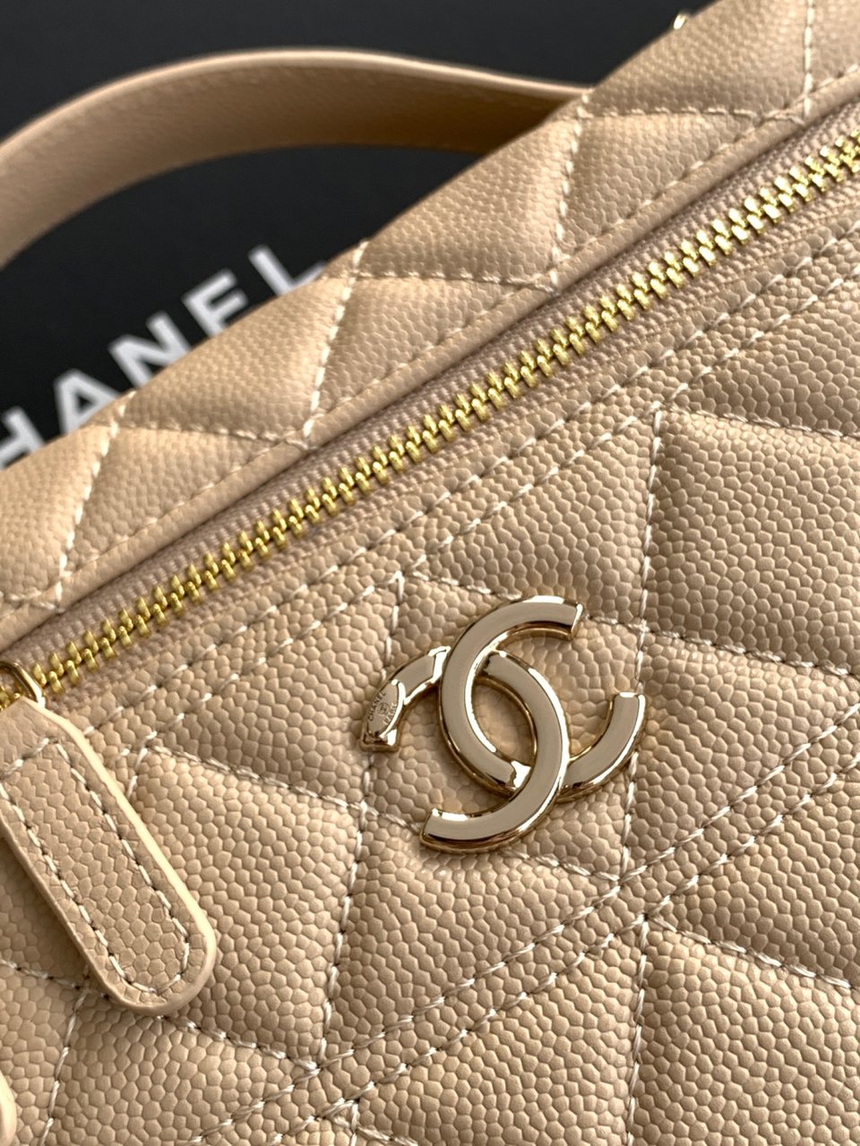 Chanel 25C Vanity Case Beige 20cm view 10