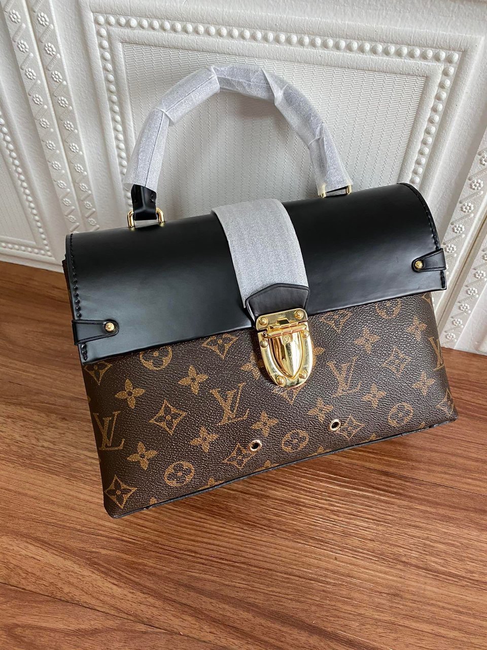 Louis Vuitton One Handle Monogram Flap Mm 25Cm view 4