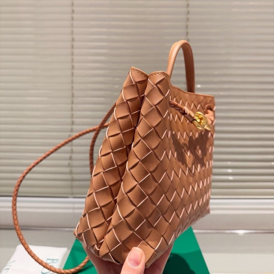 Bottega Veneta Small Andiamo Bag In Cognac 25Cm view 5