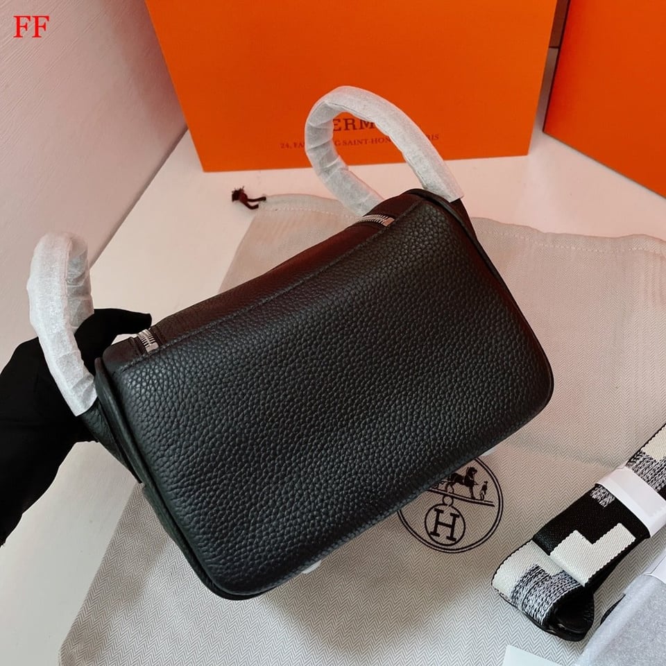 Hermès Lindy Mini 20 Black Clemence Leather with Palladium Hardware 20cm view 5