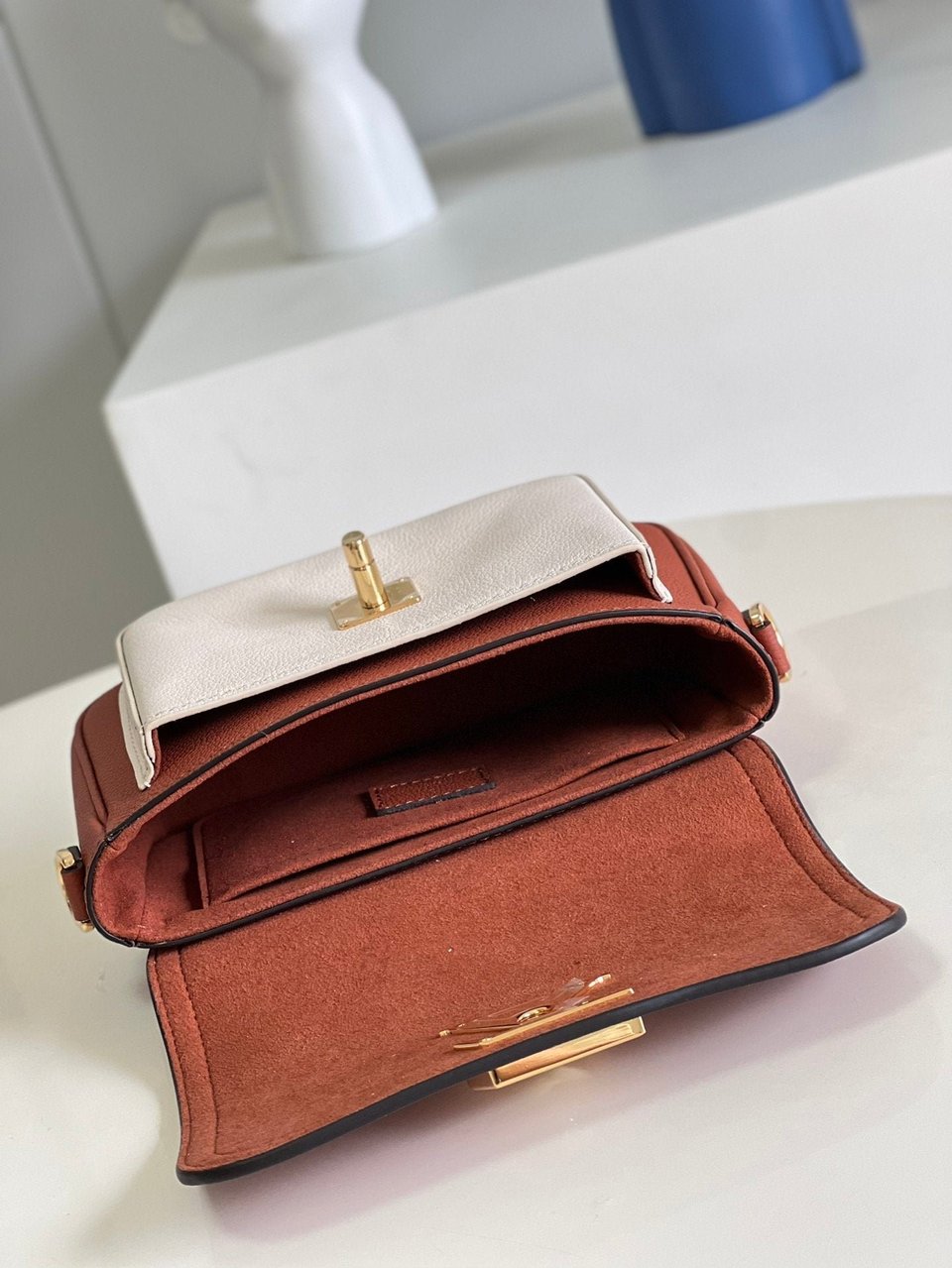 Louis Vuitton Lockme Tender 19Cm Chataigne Brown view 9