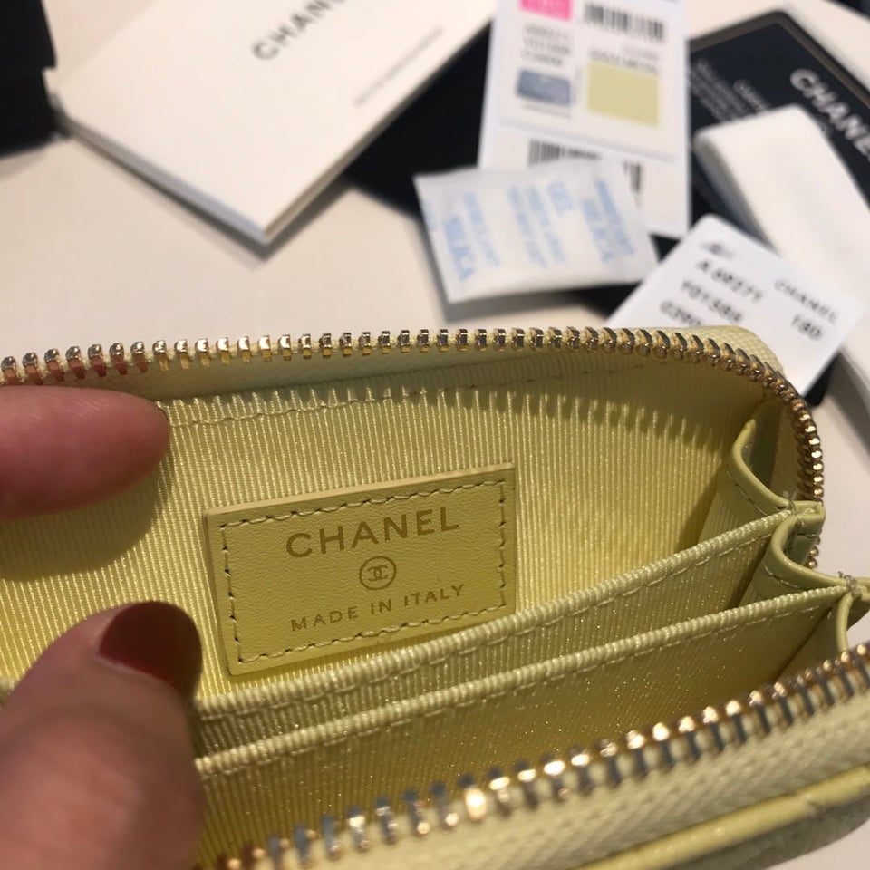 Chanel Zipped Coin Basic Purse 11 Light Yellow Calfskin Gold Icon view 5