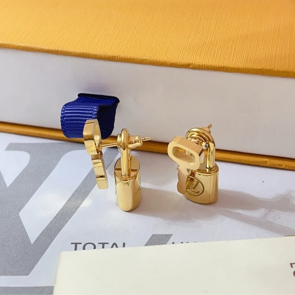 Louis Vuitton Lock It Earrings Gold view 5
