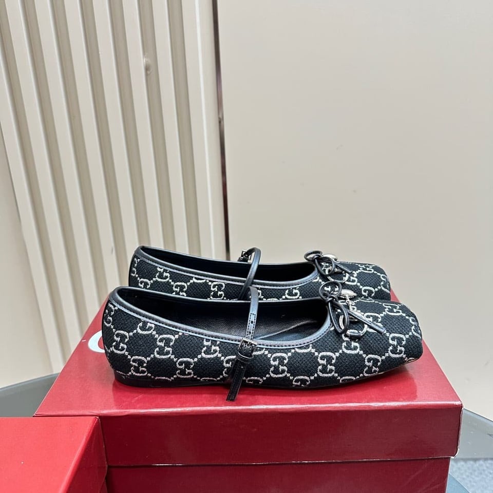 Gucci Women’S Horsebit Ballet Flat Black view 3