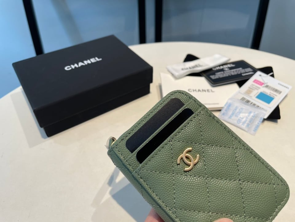 Chanel Zipped Coin Purse 11 Olive Grained Calfskin view 4