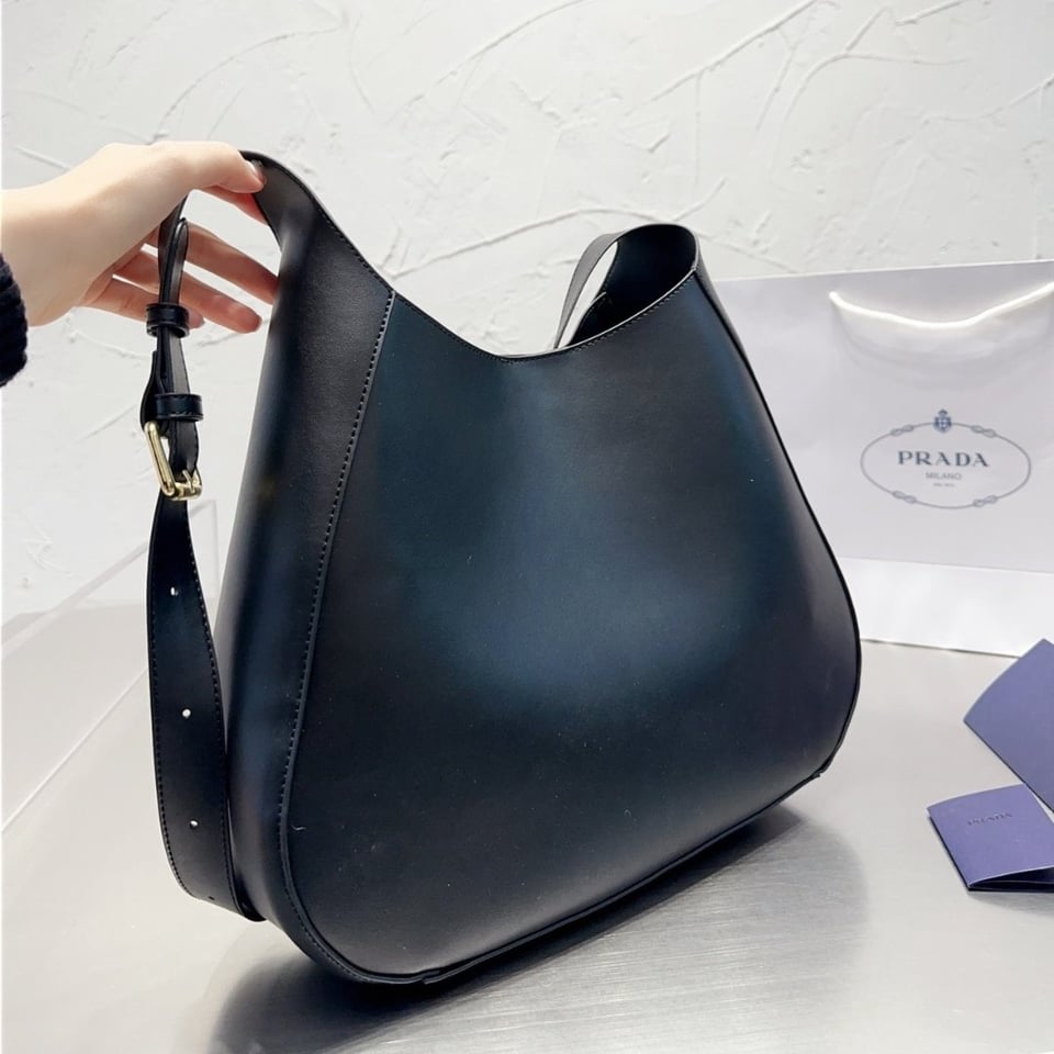 Prada Preto Large Leather Shoulder Bag With Top Stitching Black 37C view 5