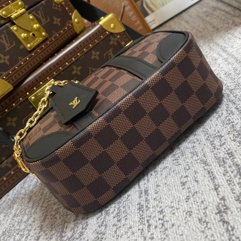 Louis Vuitton Valisette Souple Bb 19Cm Black view 5