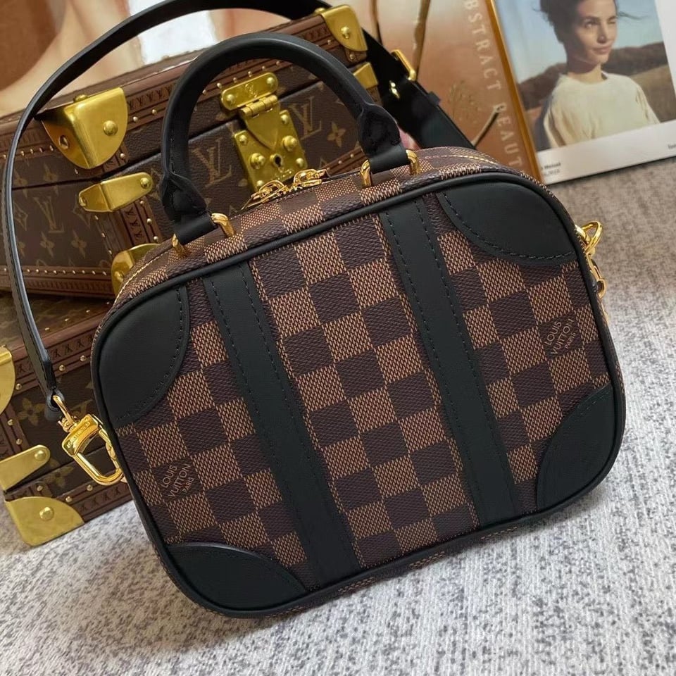 Louis Vuitton Valisette Souple Bb 19Cm Black view 4