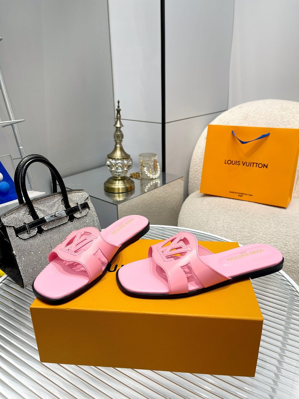 Louis Vuitton Lv Isola Flat Mule Pink 1Abp3Q view 8