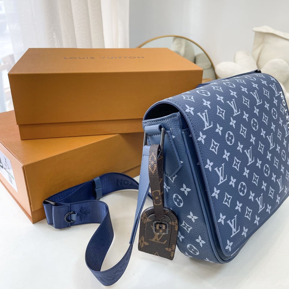 Louis Vuitton District Pm Bag Blue 26Cm M23785 For Men view 6