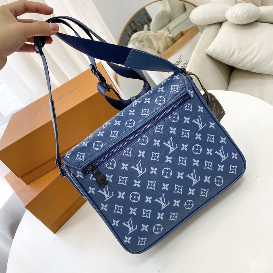 Louis Vuitton District Pm Bag Blue 26Cm M23785 For Men view 5