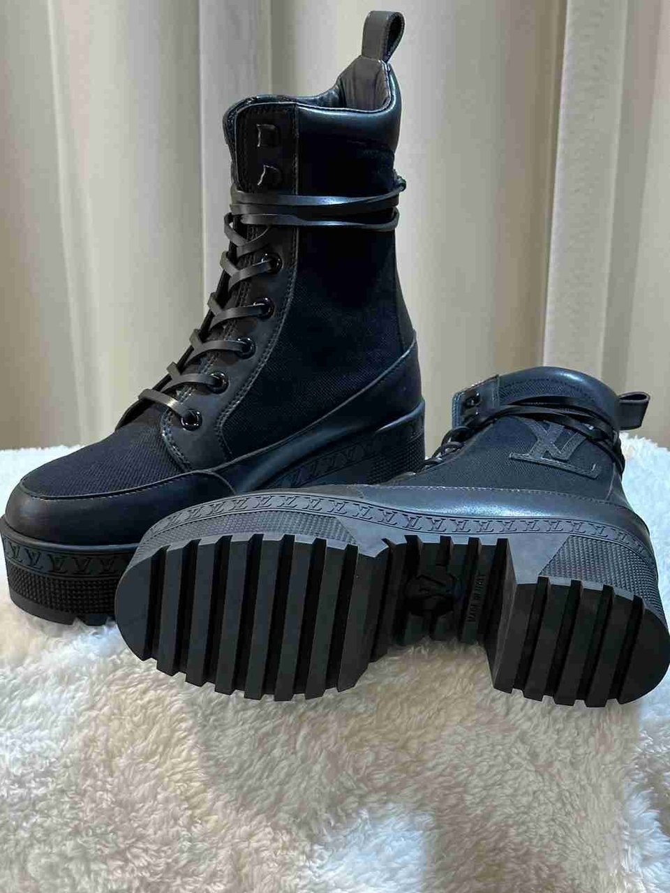 Louis Vuitton Laureate Platform Desert Boot Black 1Ac7Ro view 5