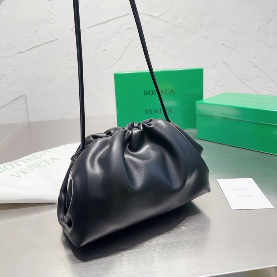 Bottega Veneta Mini The Pouch Leather Clutch In Black 22Cm view 3